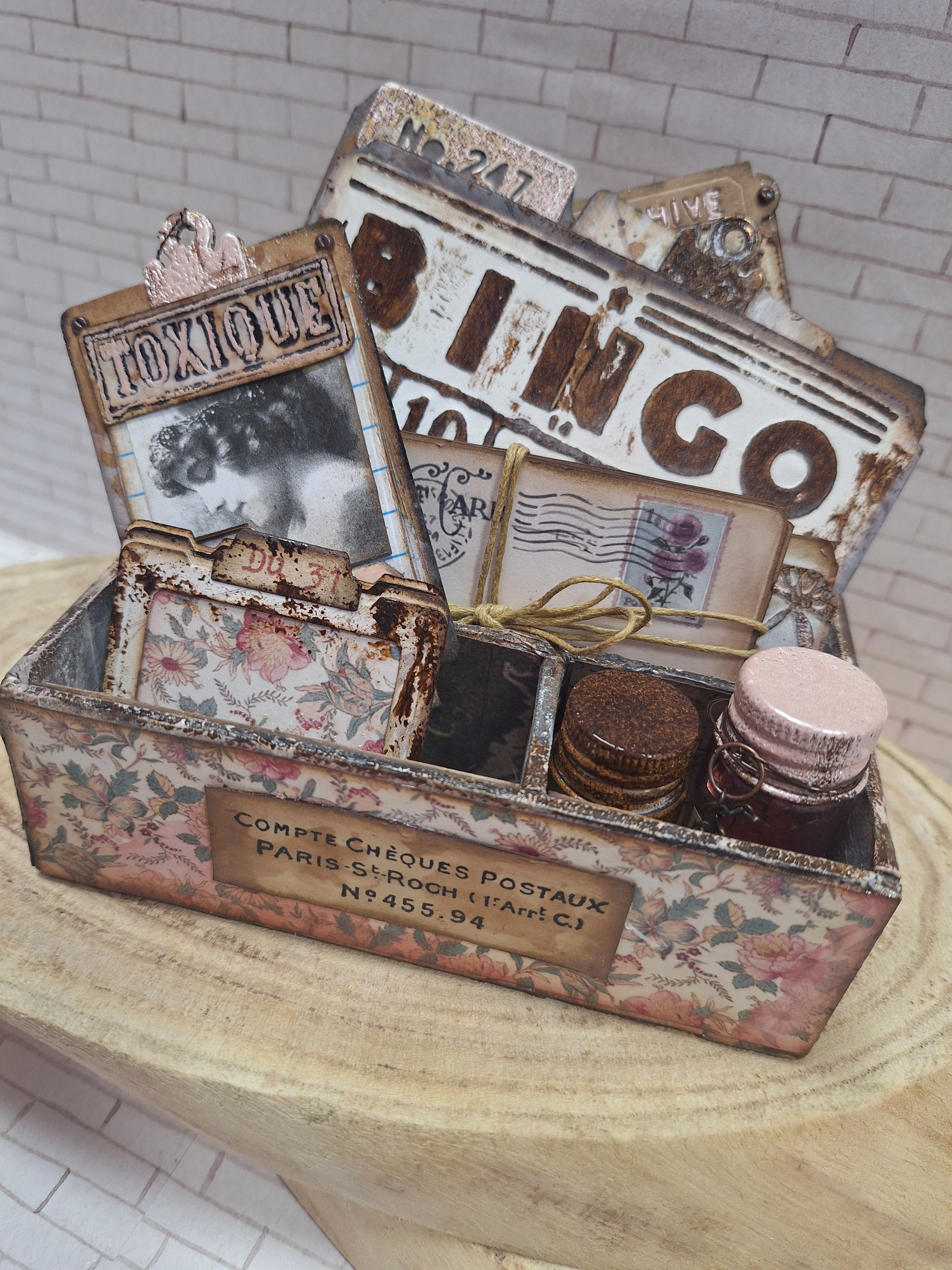 JUNK JOURNAL WITH JEN SATURDAY 26th JULY 9.00AM LONGER CLASS